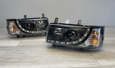 Фары передние с линзами VW T4 с диодной строкой (прямая фара) фото