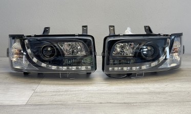 Фары передние с линзами VW T4 с диодной строкой (прямая фара) фото