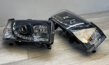 Фары передние с линзами VW T4 с диодной строкой (прямая фара) фото