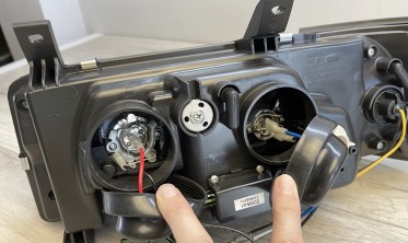 Фары передние с линзами VW T4 с диодной строкой (прямая фара) фото