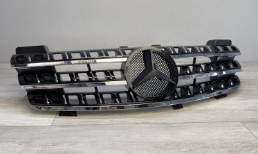 Решітка радіатора Mercedes ML W164 чорна з хром смужками фото