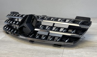 Решітка радіатора Mercedes ML W164 чорна з хром смужками фото