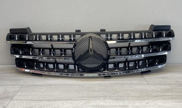 Решітка радіатора Mercedes ML W164 чорна з хром смужками фото