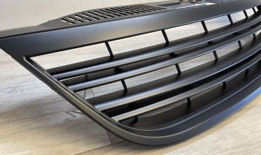 Решітка радіатора Volkswagen Tiguan чорна матова без емблеми фото