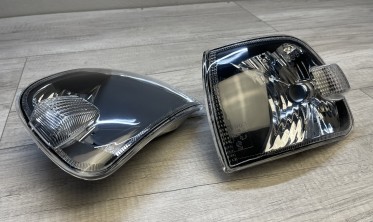 Повороты передние черные VW T4 рестайл, косая фара фото