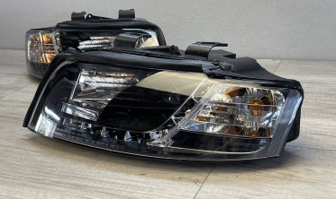 Черные фары передние Audi A4 B6 с диодными габаритами фото