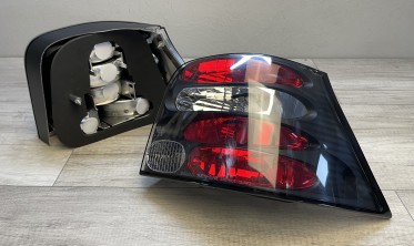 Черные тюнинговые фонари задние VW Golf 4 хетчбек фото