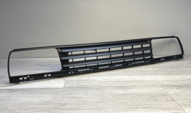 Тюнінгова решітка радіатора VW Jetta 2 чорна без емблеми фото