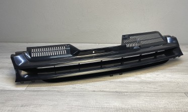 Тюнинговая решетка радиатора VW Golf 5 черная без лого фото