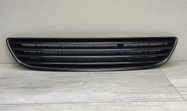 Тюнинговая решетка радиатора Opel Zafira A черная без эмблемы фото
