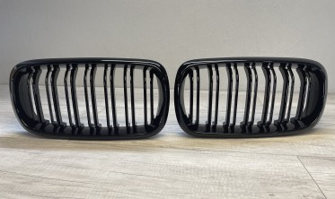 Решітка радіатора (ніздрі) BMW X5 F15 / X6 F16 М-стиль чорний глянець фото