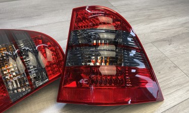Тюнінгові ліхтарі задні Mercedes ML W163 червоно-тоновані фото