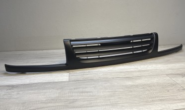 Решітка радіатора VW Vento без емблеми фото