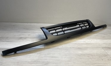 Решітка радіатора VW Vento без емблеми фото