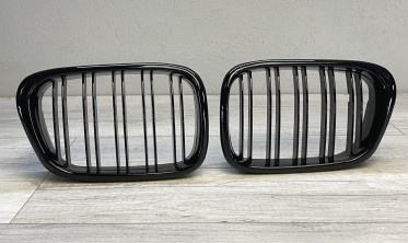 Решітка радіатора (ніздрі) BMW E39 стиль М5 подвійні ребра фото