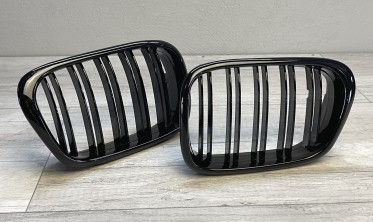 Решітка радіатора (ніздрі) BMW E39 стиль М5 подвійні ребра фото