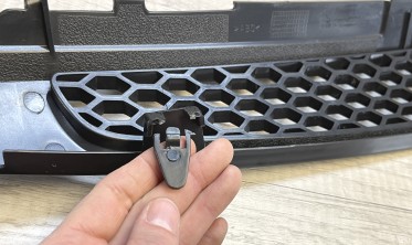 Тюнинговая решетка радиатора Ford Fiesta 6 черная дорестайлинг  фото