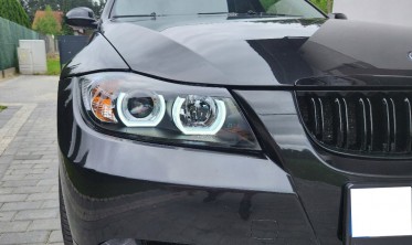 Фары передние BMW E90 / E91 черные с U-LED ангельскими глазками фото