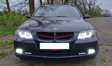 Фары передние BMW E90 / E91 черные с U-LED ангельскими глазками фото