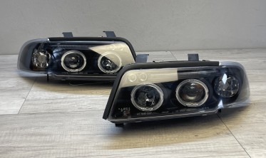 Передні тюнінгові фари Audi A4 B5 з діодними габаритами фото