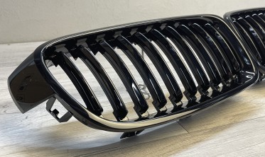 Решетка (ноздри) BMW F30/F31 черная глянцевая фото