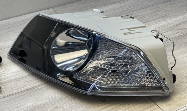Фары передние черные Skoda Octavia 2 A5 дорестайл  фото