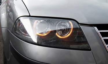 Тюнинговые фары VW Passat B5+ с кольцами Angel Eyes black фото
