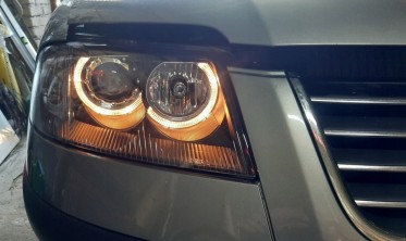 Тюнинговые фары VW Passat B5+ с кольцами Angel Eyes black фото
