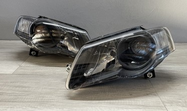 Передні чорні фари з лінзами VW Passat B6 фото