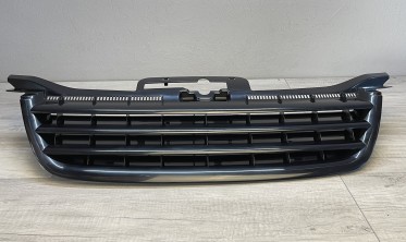 Решітка радіатора Volkswagen Touran / Caddy чорна без логотипу фото