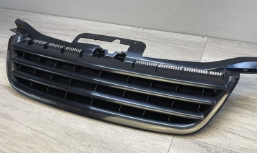 Решетка радиатора Volkswagen Touran / Caddy черная без логотипа фото
