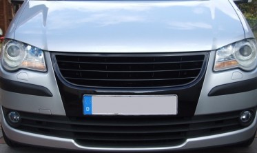 Решітка радіатора VW Touran рестайлінг, чорна без емблеми фото