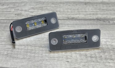 LED підсвітка номера Audi A8 D3 фото