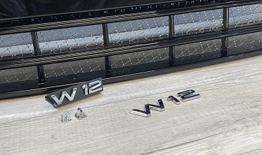 Решетка радиатора Audi A8 D4 в стиле W12 черная фото