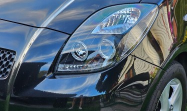 Линзованные черные фары передние TOYOTA YARIS 2 фото