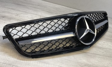 Тюнінгова решітка радіатора Mercedes W204 стиль SL (black / chrome) фото