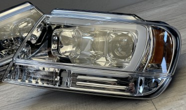 Фары передние Jeep Grand Cherokee WJ с LED габаритами, хром фото