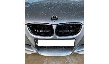Решітка радіатора (ніздрі) BMW E92 / E93 M-Look чорна глянсова фото