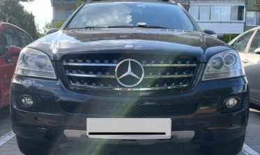 Решітка радіатора Mercedes ML W164 чорна з хром смужками фото
