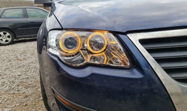 Передние фары Depo VOLKSWAGEN PASSAT B6 3С с ангельскими глазками фото