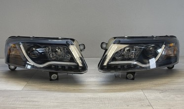 Черные фары с диодными габаритами Audi A6 C6 led Tube Light фото