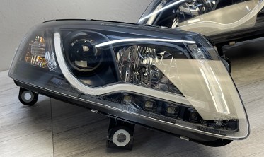 Черные фары с диодными габаритами Audi A6 C6 led Tube Light фото