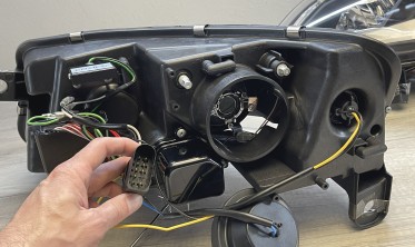 Черные фары с диодными габаритами Audi A6 C6 led Tube Light фото