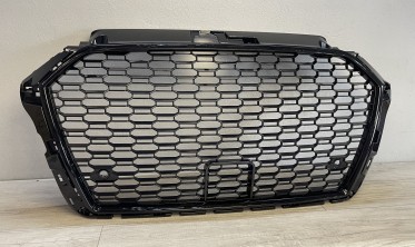 Тюнинговая решетка радиатора Audi A3 8V в стиле RS3 черная глянцевая фото
