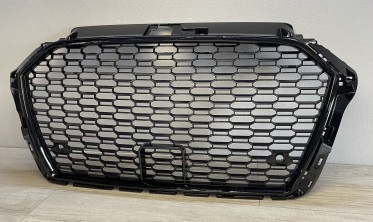 Тюнинговая решетка радиатора Audi A3 8V в стиле RS3 черная глянцевая фото