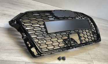 Тюнинговая решетка радиатора Audi A3 8V в стиле RS3 черная глянцевая фото