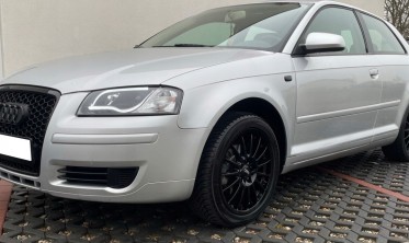 Чорні передні фари tube lights AUDI A3 8P дорестайл фото