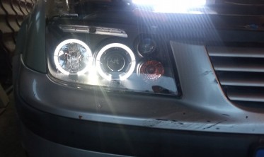 Фары передние тюнинговые VW Bora черные с кольцами фото