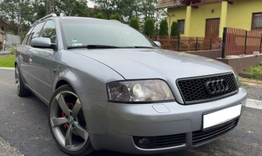 Решетка радиатора Audi A6 C5 в стиле RS рестайлинг черная фото