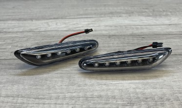 Чорні LED повороти в крила BMW E46 / E60 / E61 / E87 / E90 / E92 фото